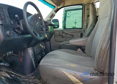 2017 GMC Savana G2500 z USA, uszkodzony, nr VIN 1GTW7AFF9H1911554